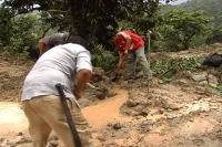 Lunes 27 de junio. Tapachula. Las zona alta de Tapachula sufre las intensas lluvias de este fin de semana donde se reportan deslaves y derrumbes en varios tramos carreteros que comunican esta ciudad con los cantones de Mexiquito, La Patria así como la com