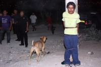 Sábado 5 de mayo del 2012. Colonos logran atrapar a un ladrón para amarrarlo en un poste como castigo durante los hechos violentos ocurridos la víspera en la colonia conocida como Yukis en el Norte de Tuxtla Gutiérrez.
