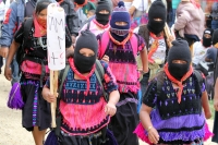 Sábado 7 de mayo. INDIGENAS BASES DE APOYO DEL EZON SE CONCENTRAN EN LA ZONA NORTE DE LA CIUDAD DE SAN CRISTOBAL DE LAS CASAS PARA DAR INICIO A LA MARCHA DEL SILENCIO EN CONTRA DE LA VIOLENCIA CONVOCADA EN MEXICO. LOS IDIGENAS LUCEN PASAMONTAÑAS Y PALIACA