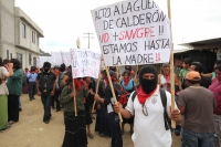 Sábado 7 de mayo. INDIGENAS BASES DE APOYO DEL EZON SE CONCENTRAN EN LA ZONA NORTE DE LA CIUDAD DE SAN CRISTOBAL DE LAS CASAS PARA DAR INICIO A LA MARCHA DEL SILENCIO EN CONTRA DE LA VIOLENCIA CONVOCADA EN MEXICO. LOS IDIGENAS LUCEN PASAMONTAÑAS Y PALIACA