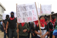 Sábado 7 de mayo. INDIGENAS BASES DE APOYO DEL EZON SE CONCENTRAN EN LA ZONA NORTE DE LA CIUDAD DE SAN CRISTOBAL DE LAS CASAS PARA DAR INICIO A LA MARCHA DEL SILENCIO EN CONTRA DE LA VIOLENCIA CONVOCADA EN MEXICO. LOS IDIGENAS LUCEN PASAMONTAÑAS Y PALIACA