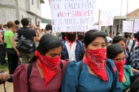 Sábado 7 de mayo. INDIGENAS BASES DE APOYO DEL EZON SE CONCENTRAN EN LA ZONA NORTE DE LA CIUDAD DE SAN CRISTOBAL DE LAS CASAS PARA DAR INICIO A LA MARCHA DEL SILENCIO EN CONTRA DE LA VIOLENCIA CONVOCADA EN MEXICO. LOS IDIGENAS LUCEN PASAMONTAÑAS Y PALIACA