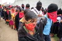 Sábado 7 de mayo. INDIGENAS BASES DE APOYO DEL EZON SE CONCENTRAN EN LA ZONA NORTE DE LA CIUDAD DE SAN CRISTOBAL DE LAS CASAS PARA DAR INICIO A LA MARCHA DEL SILENCIO EN CONTRA DE LA VIOLENCIA CONVOCADA EN MEXICO. LOS IDIGENAS LUCEN PASAMONTAÑAS Y PALIACA