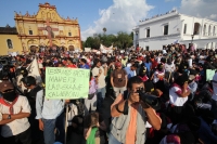 LA MARCHA EN CONTRA DE LA VIOLENCIA EN LA CIUDAD DE SAN CRISTOBAL DE LAS CASAS FUE ENCABEZADA POR LOS COMANDANTES DAVID Y TACHO DEL EZLN, QUIENES LEYERON LOS COMUNICADOS POLITICOS DEL GRUPO INDIGENA EN LA PALZA DE LA PAZ DE ESTA CIUDAD DEL SURESTE DE MEXI