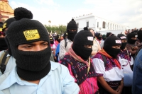 LA MARCHA EN CONTRA DE LA VIOLENCIA EN LA CIUDAD DE SAN CRISTOBAL DE LAS CASAS FUE ENCABEZADA POR LOS COMANDANTES DAVID Y TACHO DEL EZLN, QUIENES LEYERON LOS COMUNICADOS POLITICOS DEL GRUPO INDIGENA EN LA PALZA DE LA PAZ DE ESTA CIUDAD DEL SURESTE DE MEXI