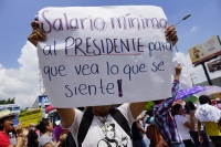 Miércoles 2 de octubre del 2013. Chiapa de Corzo. Aspecto de la mega marcha de este dos de octubre donde organizaciones sociales se unen al movimiento magisterial para conmemorar la matanza de Tlatelolco en el 68.