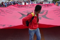 Miércoles 2 de octubre del 2013. Chiapa de Corzo. Aspecto de la mega marcha de este dos de octubre donde organizaciones sociales se unen al movimiento magisterial para conmemorar la matanza de Tlatelolco en el 68. Miércoles 2 de octubre del 2013. Chiapa de Corzo. Aspecto de la mega marcha de este dos de octubre donde organizaciones sociales se unen al movimiento magisterial para conmemorar la matanza de Tlatelolco en el 68.