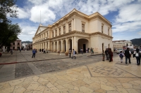 Sábado 15 de julio del 2017. San Cristóbal de las Casas. Los espacios arquitectónicos coloniales ofrecen la calidez hospitalaria a los visitantes que confluyen en las callejuelas de esta ciudad del sureste de México.