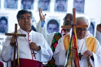 Lunes 22 de diciembre del 2014. San Pedro Chenalho. Al cumplirse 17 años de la masacre de 45 indígenas tsotsiles en la comunidad Acteal en la Zona Altos de Chiapas, estudiantes de ayotzinapa realizan una representación de los muertos por la represión soci