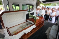 Miércoles 6 de septiembre de 2017. Tuxtla Gutiérrez. Los restos mortales del primer obispo de diócesis de Tuxtla Gutiérrez, José Trinidad Sepúlveda Ruí­z, son recibidos con la modestia que le caracterizó en la entrada de la capital del estado de Ch