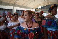 20210426. Chiapa de Corzo. El cuerpo de Doña Esther Noriega es despedido por su pandilla esta tarde antes de ser trasladada al panteón municipal