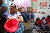 Jueves 27 de junio del 2013. Chiapa de Corzo, Chiapas. Habitantes de colonias populares de Chiapa de Corzo se manifiestan con cubatas para exigir el lÃquido en las entradas de las instalaciones del Sistema de Bombeo HÃdrico Ciudad del Agua después de perm Jueves 27 de junio del 2013. Chiapa de Corzo, Chiapas. Habitantes de colonias populares de Chiapa de Corzo se manifiestan con cubatas para exigir el lÃquido en las entradas de las instalaciones del Sistema de Bombeo HÃdrico Ciudad del Agua después de perm