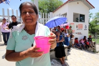 Jueves 27 de junio del 2013. Chiapa de Corzo, Chiapas. Habitantes de colonias populares de Chiapa de Corzo se manifiestan con cubatas para exigir el lÃquido en las entradas de las instalaciones del Sistema de Bombeo HÃdrico Ciudad del Agua después de perm Jueves 27 de junio del 2013. Chiapa de Corzo, Chiapas. Habitantes de colonias populares de Chiapa de Corzo se manifiestan con cubatas para exigir el lÃquido en las entradas de las instalaciones del Sistema de Bombeo HÃdrico Ciudad del Agua después de perm