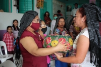 Domingo 6 de septiembre del 2020. Tuxtla Gutiérrez. La comunidad Zoques prepara con solemnidad y veneración los objetos de las imágenes religiosas que servirán durante las fiestas tradicionales de la Virgen del Rosario