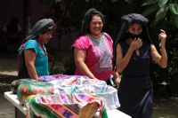Domingo 6 de septiembre del 2020. Tuxtla Gutiérrez. La comunidad Zoques prepara con solemnidad y veneración los objetos de las imágenes religiosas que servirán durante las fiestas tradicionales de la Virgen del Rosario