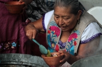Domingo 6 de septiembre del 2020. Tuxtla Gutiérrez. La comunidad Zoques prepara con solemnidad y veneración los objetos de las imágenes religiosas que servirán durante las fiestas tradicionales de la Virgen del Rosario