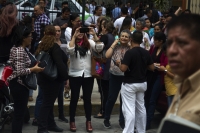 Martes 5 de marzo del 2019. Tuxtla Gutiérrez. Trabajadores de Correos y de las oficinas del edificio federal durante la alerta de sismo de este medio día.