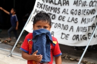Viernes 19 de octubre del 2018. Tuxtla Gutiérrez. Alerta en el plantón de desplazados en la entrada del edificio de la administración estatal.