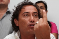 Lunes 12 de marzo del 2012. Alex Gamboa Vs Senadores del PRD.