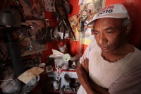 Lunes 23 de marzo del 2020. Tuxtla Gutiérrez. Alfonso el Esotérico realiza curaciones y trabajos para traer salud a quienes lo visitan. Nos recomienda tener paz espiritual e higiene para prevenir las enfermedades infecciosas como el Coronavirus.