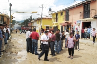 Miércoles 3 de agosto. Los trabajadores del volante que cubren la ruta de La Almolonga de la Ciudad de San Cristóbal de las Casas, protestan en las calles de este barrio por el mal estado de las calles que comunica una de las entradas más importantes de l