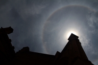 Martes 10 de septiembre del 2019. Chiapa de Corzo. El halo solar formado por las partículas luminosas entre la humedad ambiental del  medio día