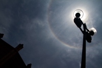 Martes 10 de septiembre del 2019. Chiapa de Corzo. El halo solar formado por las partículas luminosas entre la humedad ambiental del  medio día