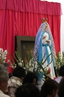 Domingo 8 de mayo. Un altar dedicado a las madres es colocado dentro de la catedral de San Marcos de Tuxtla Gutiérrez.
