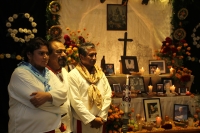 Martes 1 de noviembre del 2016. Tuxtla Gutiérrez. El Museo de la Ciudad de la capital del estado de Chiapas realiza una ofrenda típica de la comunidad Zoque la cual es acompañada por los músicos tradicionales durante la velada de esta noche.