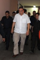 Miércoles 8 de junio. Aspecto del traslado y detención del ex gobernador de Chiapas, Pablo Salazar Mendiguchia quien fue trasladado desde la ciudad de Cancun en un jet hacia la ciudad de Tuxtla Gutiérrez, para posteriormente ser trasladado al penal del Am