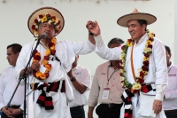 sábado 9 de junio del 2018. Bochil. Andres Manuel Lopez Obrador está localidad indí­gena acompañado de Rutilio Escandon Cadenas candidato al Gobierno de Chiapas por los partidos de Juntos Haremos Historia conformada por MORENA, PT y NA.