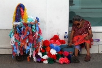Martes 30 de octubre del 2018. Tuxtla Gutiérrez. Una anciana descansa un poco durante su jornada de sobrevivencia en el centro de la ciudad.