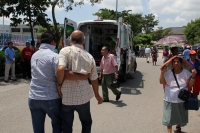 Martes 29 de agosto del 2017. Tuxtla Gutiérrez. Lamentable la situación de los ancianitos esperando el pago del Programa Amanecer, quienes esta mañana sufrieron insolaciones y desmayos en la interminable cola bajo el sol.