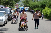 Martes 29 de agosto del 2017. Tuxtla Gutiérrez. Lamentable la situación de los ancianitos esperando el pago del Programa Amanecer, quienes esta mañana sufrieron insolaciones y desmayos en la interminable cola bajo el sol.