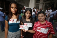 Martes 15 de mayo del 2012. La AC Foro Cívico, Estado Laico protagoniza una protesta en la entrada del congreso local para exigir que los diputados del estado de Chiapas no aprueben las reformas al Artículo 24 Constitucional.