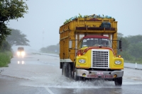 Domingo 26 de junio. Las lluvias de los últimos días en la zona costa han ocasionado algunos encharcamientos en el tramo carretero de Tonalá a 6 kilómetros de la ciudad de Arriaga por lo que la circulación ha sido lenta en las ultimas horas.