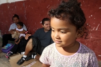 Martes 4 de Febrero del 2014. Arriaga. Migrantes originarios de Honduras y El Salvador sufren asaltos y maltratos durante el trayecto a los EEUU esperan la llegada del tren en la estación de carga de la ciudad de Arriaga donde viajaran en los techos de lo Martes 4 de Febrero del 2014. Arriaga. Migrantes originarios de Honduras y El Salvador sufren asaltos y maltratos durante el trayecto a los EEUU esperan la llegada del tren en la estación de carga de la ciudad de Arriaga donde viajaran en los techos de lo