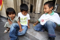 Martes 11 de septiembre del 2012. Tuxtla Gutiérrez, Chiapas. Miembros del Foro Cívico Ac se manifiestan nuevamente en las entradas del edificio que alberga la Legislatura Local para protestar en contra de las reformas al Artículo 24 Constitucional.