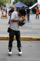 Lunes 14 de agosto del 2017. Tuxtla Gutiérrez. Artur, el reportero en patines.