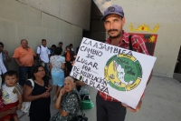 Lunes 24 de octubre. Asambleístas se manifiestan en la Plaza Central.