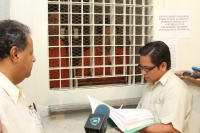Jueves 16 de junio. Gabriel flores Cancino y Rafael Tadeo Romero, ex funcionarios públicos durante al administración estatal de Pablo Salazar Mendiguchia reciben el auto de formal prisión en el CERESO el Amate esa mañana por los mismos delitos del ex gobe