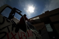 Martes 26 de junio del 2018. Tuxtla Gutiérrez. Las manifestaciones de los normalistas de la Mactumatza exigiendo sus demandas y los 45 meses de la desaparición de los estudiantes de la Ayotzinapa dejan varios autos retenidos y pintas en comercios de la 