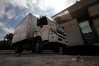 Martes 26 de junio del 2018. Tuxtla Gutiérrez. Las manifestaciones de los normalistas de la Mactumatza exigiendo sus demandas y los 45 meses de la desaparición de los estudiantes de la Ayotzinapa dejan varios autos retenidos y pintas en comercios de la 