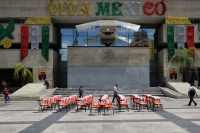 Martes 25 de Septiembre del 2018. Tuxtla Gutiérrez. Las simbólicas sillas de los estudiantes de Ayotzinapa esperan que la sociedad sea participe de las actividades solidarias a 4 años de la desaparición de los jóvenes normalistas.