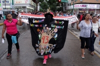 Lunes 26 de septiembre del 2016. Tuxtla Gutiérrez. El Bloque Democrático de la CNTE, Normalistas y Padres de Familia marchan esta tarde recordando a las 43 alumnos de Ayotzinapa.