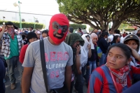 Domingo 16 de noviembre del 2014. Tuxtla Gutiérrez, Estudiantes y organizaciones sociales acompañan a la brigada Daniel Solís Gallardo de padres de familia de los desaparecidos y estudiantes de Ayotzinapa durante la marcha y mitin político en la capital d