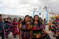 Martes 5 de diciembre del 2017. Ixtapa, Chiapas. Habitantes de la comunidad Aztlán o Rancho Nuevo realizan los recorridos tradicionales de la Virgen de la Concepción vistiendo coloridos trajes de fiesta en esta comunidad ubicada en el inicio de la zona 