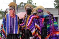 Martes 5 de diciembre del 2017. Ixtapa, Chiapas. Habitantes de la comunidad Aztlán o Rancho Nuevo realizan los recorridos tradicionales de la Virgen de la Concepción vistiendo coloridos trajes de fiesta en esta comunidad ubicada en el inicio de la zona 