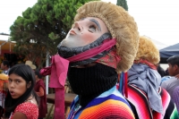 Martes 5 de diciembre del 2017. Ixtapa, Chiapas. Habitantes de la comunidad Aztlán o Rancho Nuevo realizan los recorridos tradicionales de la Virgen de la Concepción vistiendo coloridos trajes de fiesta en esta comunidad ubicada en el inicio de la zona 