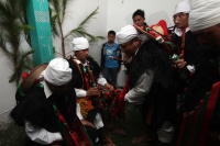 Jueves 28 de julio del 2016. San Juan Chamula. Mateo Gómez Gómez recibe esta mañana el bastón de mando Chamula según los usos y costumbres de las comunidades y parajes de esta localidad de los altos de Chiapas. El nuevo presidente junto con las nuevas aut Jueves 28 de julio del 2016. San Juan Chamula. Mateo Gómez Gómez recibe esta mañana el bastón de mando Chamula según los usos y costumbres de las comunidades y parajes de esta localidad de los altos de Chiapas. El nuevo presidente junto con las nuevas aut
